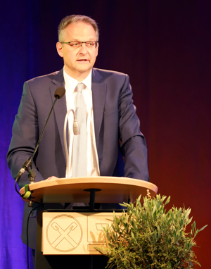 Vorstandsmitglied Bernhard Hackner von der Raiffeisenbank im Donautal eG Vorstandsmitglied Bernhard Hackner von der Raiffeisenbank im Donautal eG
